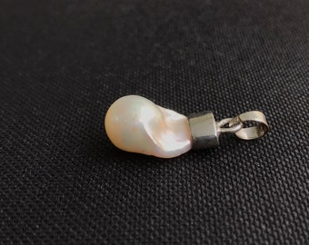 PEARL pendant - natural pearl - silver mounted in 925 sterling silver - from Lombok - Indonesia - unique and amazing pendant - 3.7 g