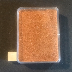 Prov av orange sand från Namibia: Sossusvlei Big Mama Dune, 2023 (35 g)
