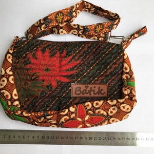 Bunte Batik Tasche - Amazing style and colors - Baumwolle - Schultertasche - mit Reißverschluss zu schließen - innen Kunstmaterial - leicht