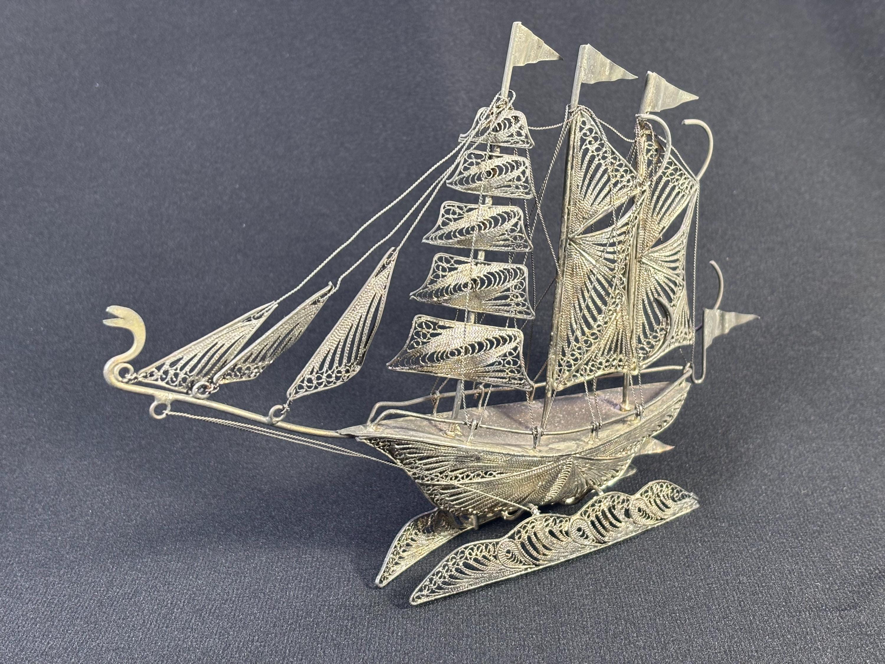 銀製 ヨット 帆船 SILVER シルバー 刻印 ガラスケース入り 置物 銀細工