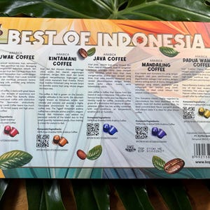 Puede incluir: Una caja colorida con la inscripci&oacute;n "BEST OF INDONESIA" presenta varios tipos de caf&eacute; indonesio: Luwak, Kintamani, Java, Mandailing y Papua Wamena. Cada secci&oacute;n incluye texto, granos de caf&eacute; y c&aacute;psulas.
