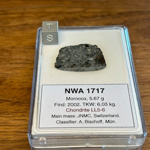 Meteorite NWA 1717 - Chondrite LL5-6 - found 2002 in North West Africa - TKW 6.03 kg - amazing end cut - 5.67 g