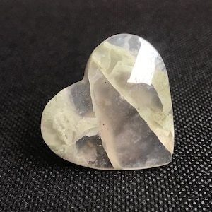 MOSS Agate heart Indonesia Cabochon - Natural - amazing specimen - beige colored - mirror polished all sides - amazing - 5.5 g - 27.5 carats