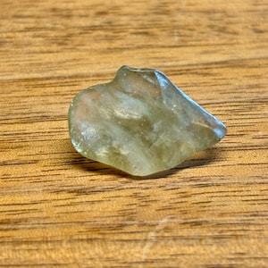 Libyan Desert Glass - individual specimen - Top GEM AAA quality - completely translucent Desert Glass - natural outside patina - 1 g