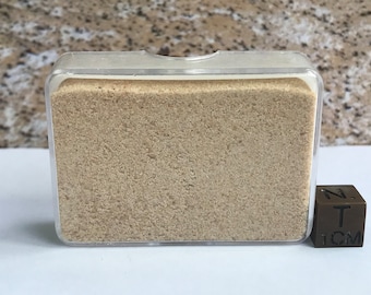 GIZA Pyramid Sahara Sand sample from Egypt - yellow beige sand sample collected close to the Giza Pyramids in Cairo - collector&#39;s box - 32 g