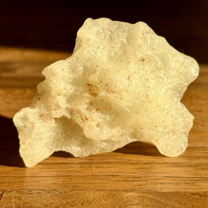 Libyan Desert Glass - individual specimen - amazing natural outside pattern and shape - semi translucent - top quality - 42.7 g