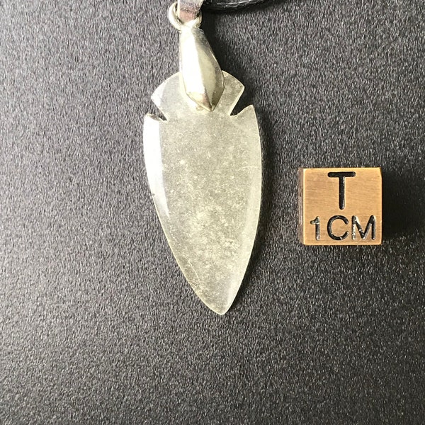 Libyan Desert Glass cabochon necklace- LDG - Top GEM quality - completely translucent with inclusions arrow shape - mirror polished - 3.4 g