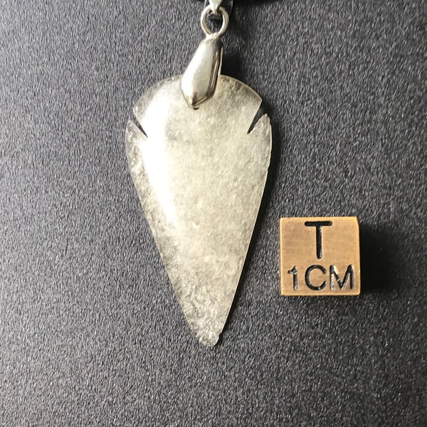 Libyan Desert Glass cabochon necklace- LDG - Top GEM quality - completely translucent with inclusions arrow shape - mirror polished - 4.4 g