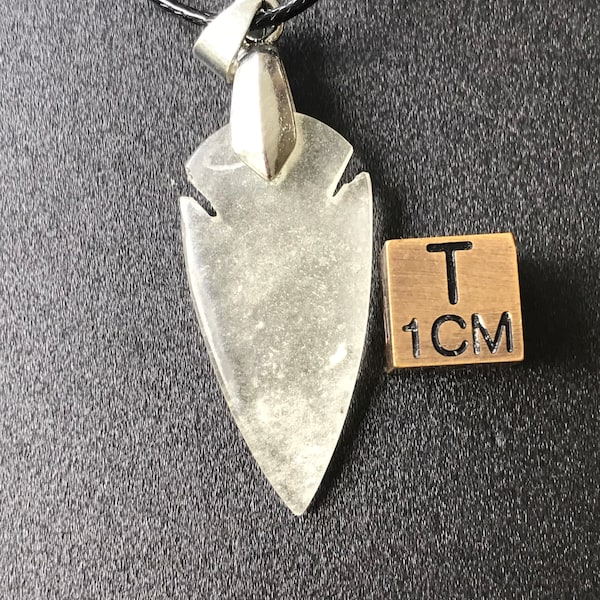 Libyan Desert Glass cabochon necklace- LDG - Top GEM quality - completely translucent with inclusions arrow shape - mirror polished - 3.6 g