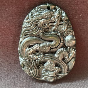 Hand carved green-black jade pendant - Chinese motif - natural jadeite from Indonesia - polished jade amulet - unisex - weight - 25.4 g