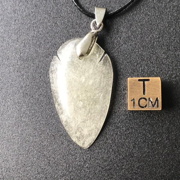 Libyan Desert Glass cabochon necklace- LDG - Top GEM quality - completely translucent with inclusions arrow shape - mirror polished - 4.5 g