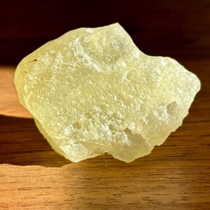 Libyan Desert Glass - individual specimen - amazing natural outside pattern and shape - semi translucent - top quality - 69.9 g