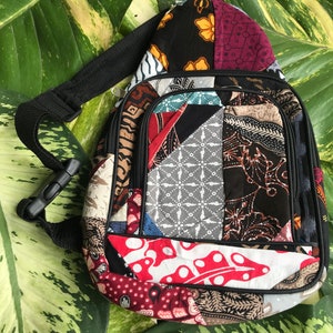 Indonesische BATIK Männertasche aus Yogyakarta Unikat - Handarbeit - Erstaunliche Stil und Farben - Baumwolle - Handtasche - mit Reißverschlüssen - 120 g