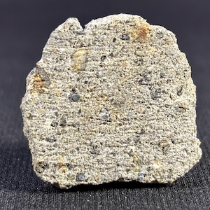 NWA 8411 - Howardit - selten - tolle Teilscheibe - gefunden 2013 in Nordwestafrika - tolle Provenienz - TKW nur 928 g - Gewicht: 6.2 g