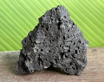 Vulkanen Batur på Bali - Naturlig svart vulkanisk sten från Batur - Självinsamlad lavasten från Bali - Unikt vulkaniskt exemplar - 165 g