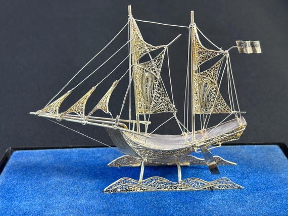 希少　銀製　帆船　透かし彫り　細密細工　sailing ship　sv900 Spun Silver Wire Ship Sculpture: Vintage Indonesian Filigree Model