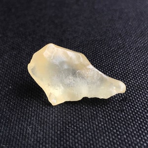 Libyan Desert Glass - amazing specimen - individual - Top GEM AAA quality - completely translucent - natural outside texture - 5.3 g