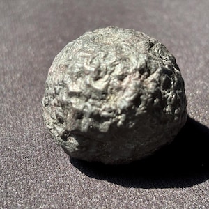 Profetisten: Naturlig magnetisk järnsten - Java, Indonesien (61,98 g)