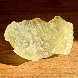 Libyan Desert Glass - individual specimen - amazing natural outside pattern and shape - semi translucent - top quality - 70.8 g