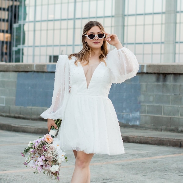 El vestido de Clementina. Diseño personalizado BeEverthine. Detalles de encaje de tul de perlas hechos a medida con lazo desmontable Compromiso de fuga de despedida de soltera