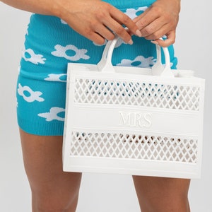 Bolsa de geléia em relevo MRS. Bolsa de noiva para lua de mel, presente para noiva. Visual de designer de grade aberta de alta qualidade nupcial exclusivo para ser Everthine.
