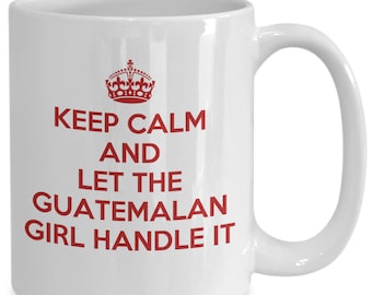 Tasse guatémaltèque - restez calme et laissez la fille guatémaltèque s’en occuper - tasse à café guatémaltèque - cadeau unique pour guatémaltèque