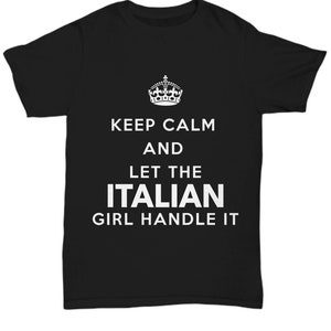 Tshirt italien - restez calme et laissez la fille italienne s’en occuper - tee-shirt italien - cadeau unique pour l’italien