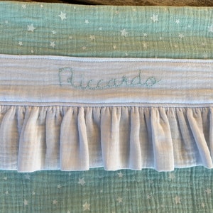 Hand-embroidered sheet for the pram or cot/sheet