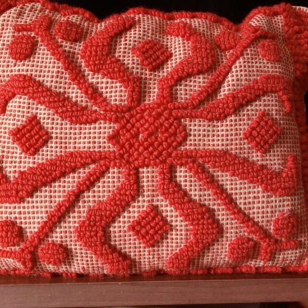 Cushion worked with the Sardinian loom 44x34 cm in red