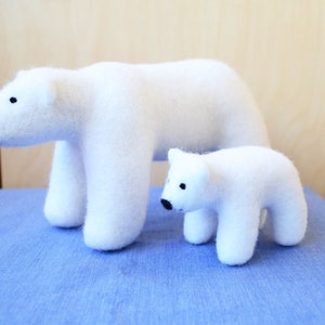 Polar bear mom and cub made of felt Animal sculptures made of needle felted North Pole Winter animals