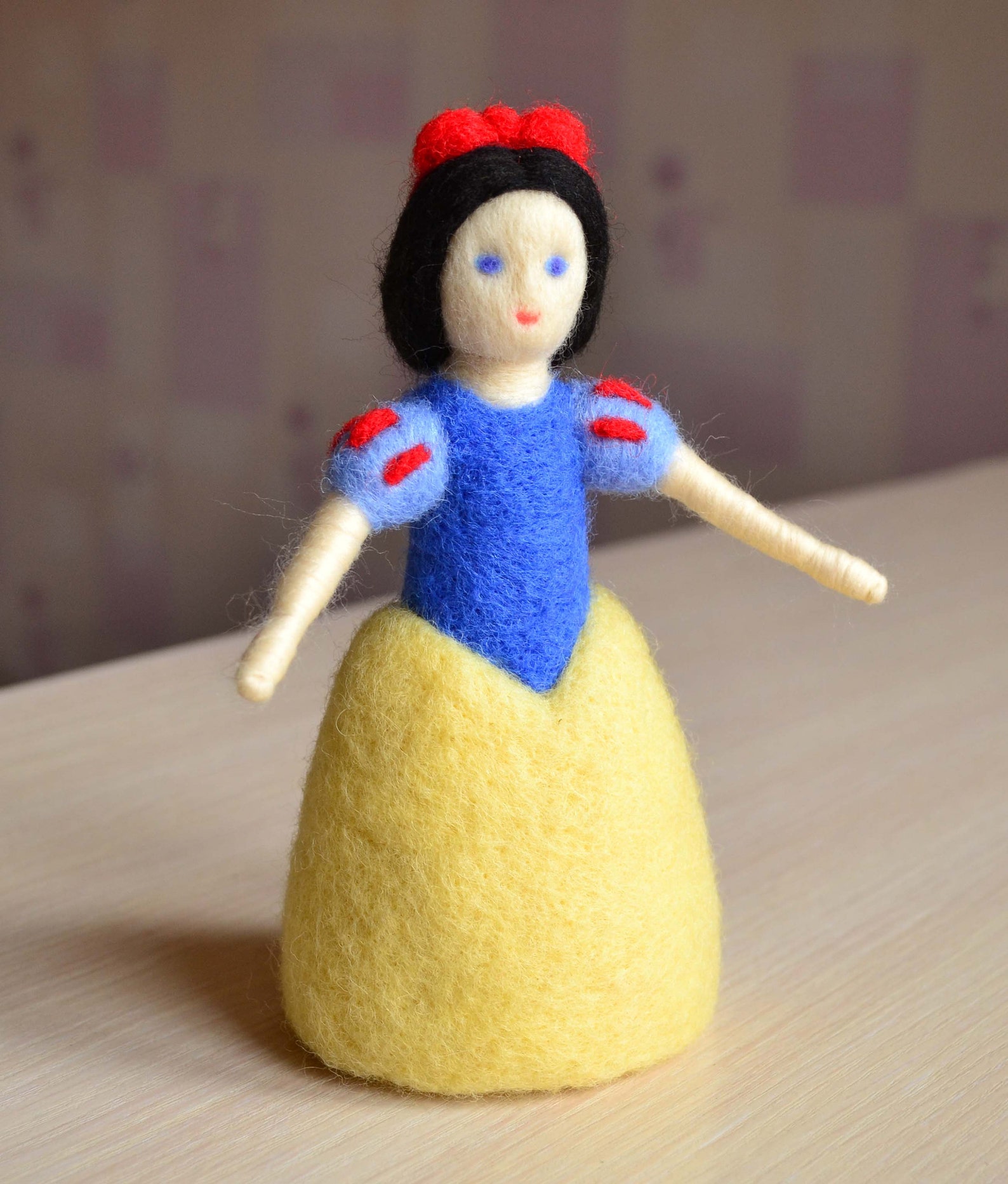 snow white and seven dwarfs gnomes