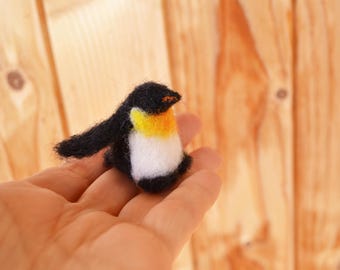 Small Emperor Penguin made of wool, felting