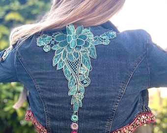Verzierte Upcycled Jeansjacke Boho Hippie Jeansjacke Festival Kleidung Einzigartige handgemachte Damenjacke
