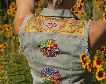 Verzierte Jeansweste, Handbemalte Jeansweste, Jeansweste, Upcycled Jeans, Verschönerte Jeans, Boho Weste, Festival Weste, Hippie Denim