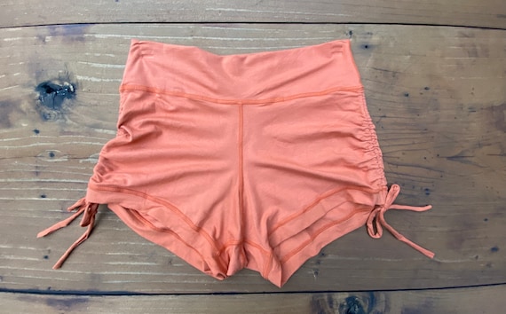 Short yoga deals shorts