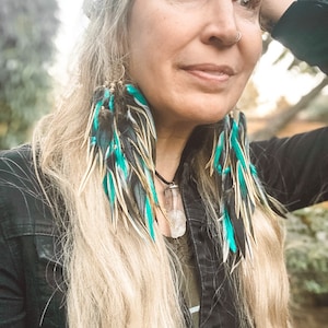 Boucle d&#39;oreille en plumes vertes, Boucles d&#39;oreilles en plumes issues de sources durables, Boucles d&#39;oreilles longues en plumes, Boucles d&#39;oreilles en plumes naturelles, Boucles d&#39;oreilles en plumes