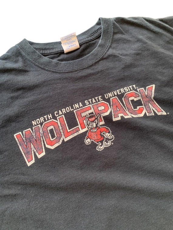 Vintage 90's NC STATE Wolfpack Black T-Shirt, Acc… - image 2