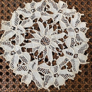 Antique Heirloom Belgian Zele lace Point de Venise lace, Round Lace Doilie Doily Free Shipping