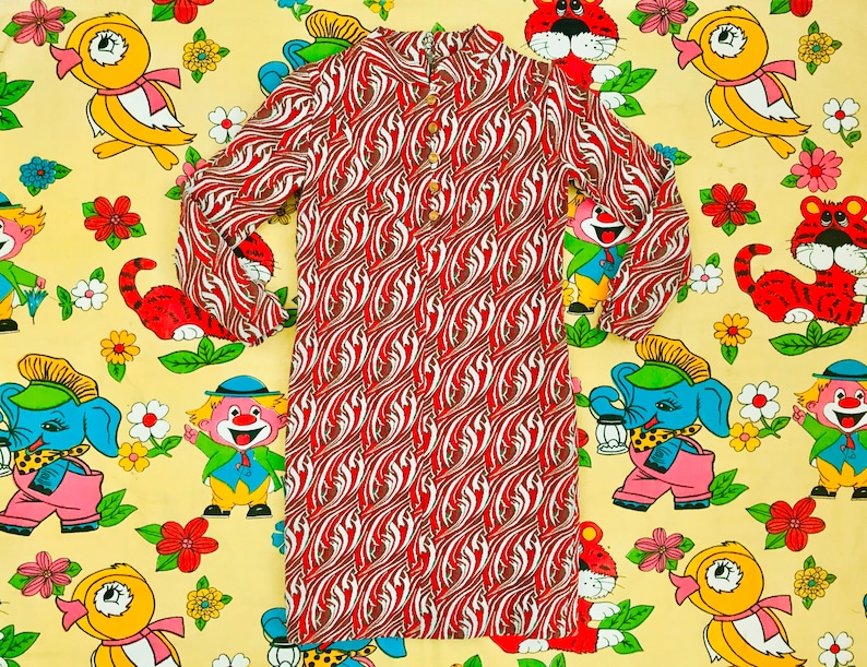 Psychedelic red /& white swirl pattern jacquard polyester knit dress 1960s A-line long sleeve mod costume design film EMPRESS of Dallas sz M