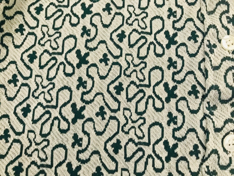 Vintage 1970\u2019s stretch knit squiggle pattern blouse button front shirt Long sleeves and dagger collar Women\u2019s S Green /& white
