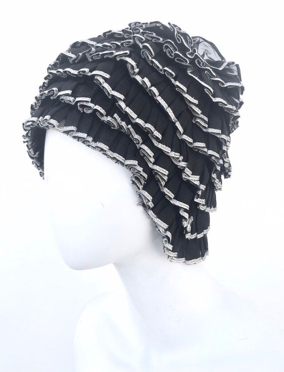 Vintage 1960's decorative black silver ruffle rubb