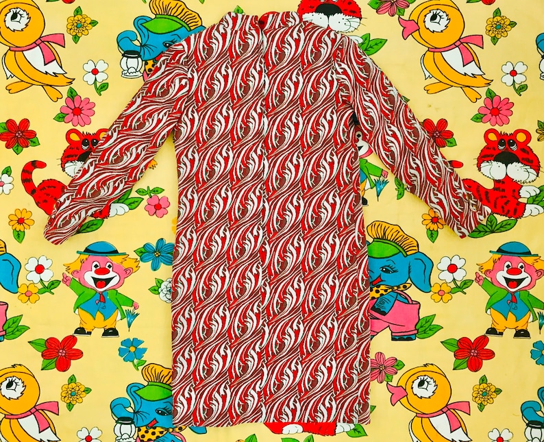 Psychedelic red /& white swirl pattern jacquard polyester knit dress 1960s A-line long sleeve mod costume design film EMPRESS of Dallas sz M