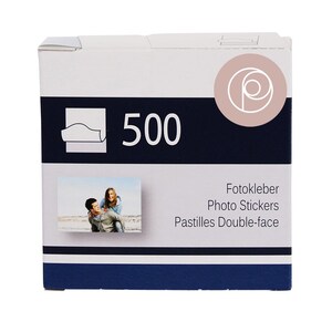 May include: A white box with blue trim containing 500 double-sided photo stickers. The box has a picture of a couple on the front and the text "Fotokleber Photo Stickers Pastilles Double-face".