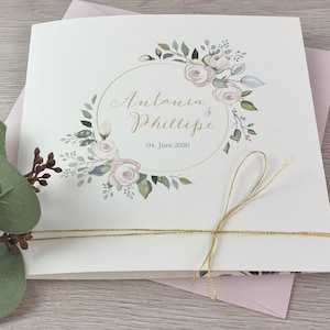 MUSTER - Hochzeitseinladung, Einladung Hochzeit, Quadratisch, Blumenkranz, Ablauf, Klappkarte, Gold, Pastell - Serie 61