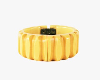 Vintage 1940's Bakelite Clamper Bracelet - Cream Corn - Yellow - Carved - Tiki  - Costume - Collectible  - Rare