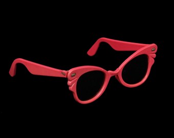 Vintage 1950's Cat Eye Sunglasses - Strawberry Pink - Winged - Scallop Edge -  Deadstock - Green Lens