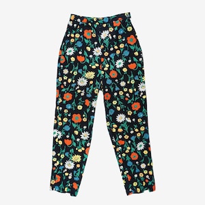 Vintage 1950s Floral Pedal Pushes - Capri Pants  - High Waist - Small - Side Zipper - Button - 22 24 25 in. Waist