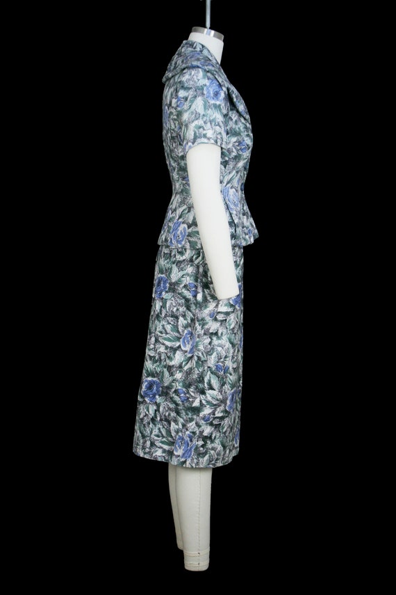 Vintage 1950s Blue Rose Print Suit - V Neck - Jac… - image 5