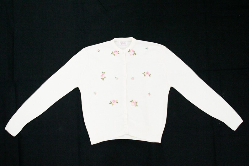White Roses Scoop Neck Vintage 1950s Floral Applique /& Rhinestone Cardigan Acrylic Large Button Up Long Sleeve Pink