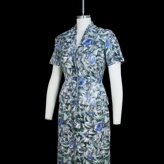 Vintage 1950s Blue Rose Print Suit - V Neck - Jac… - image 2